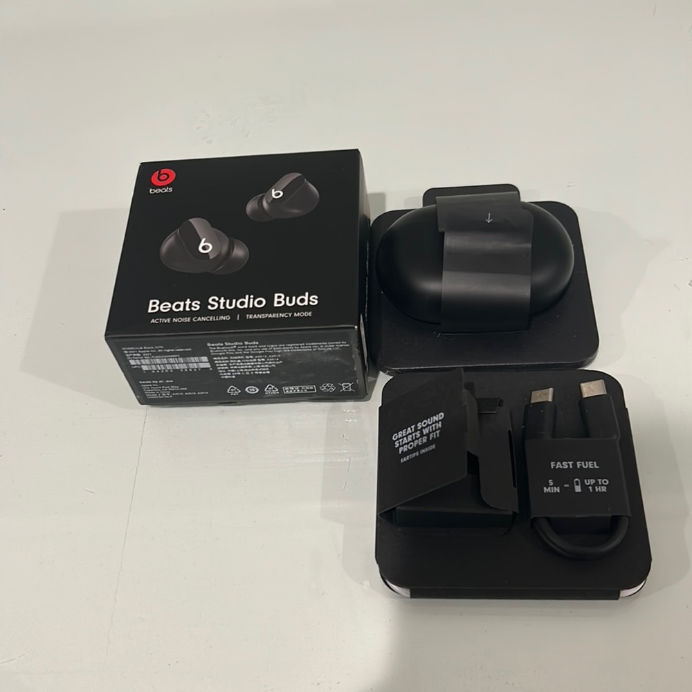 Beats studio buds new in box never been used black